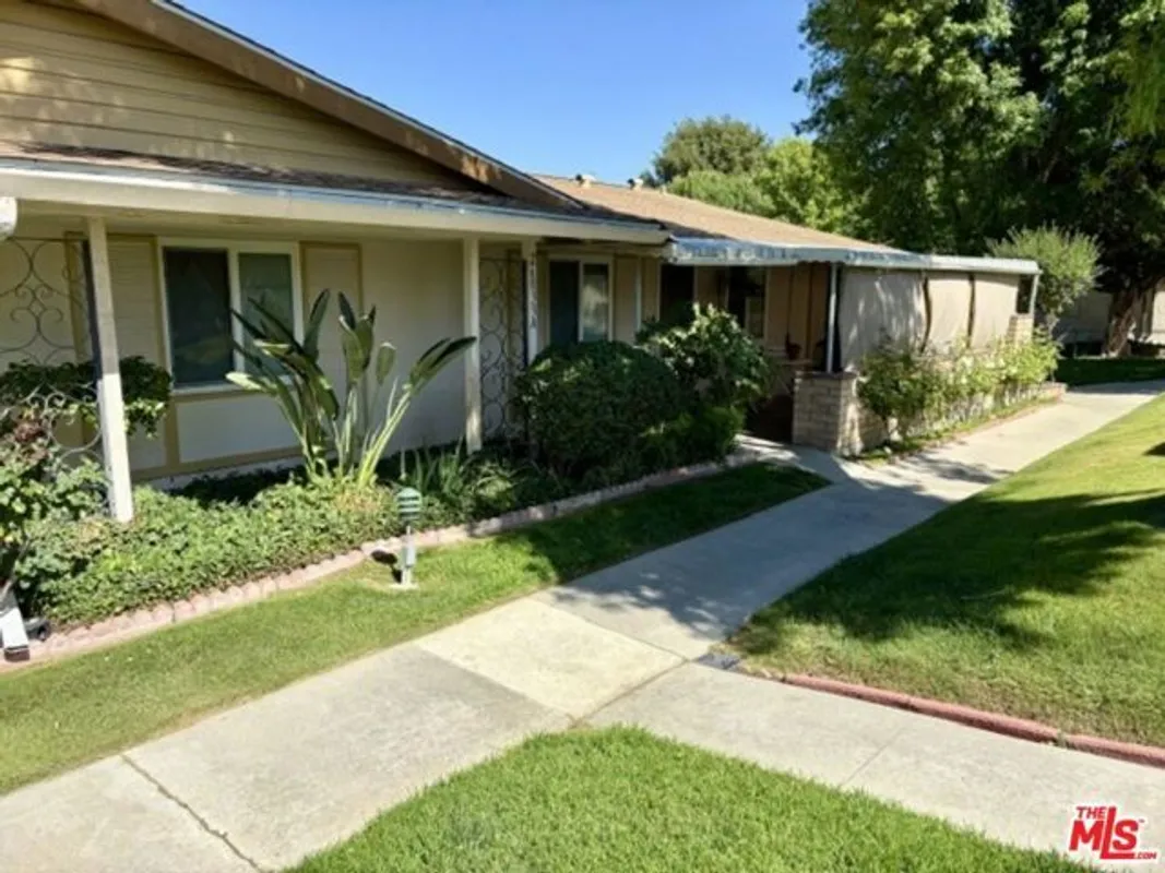 Property Slideshow image 1 of 14 | 26833 avenue of the oaks a, Newhall, CA, 91321