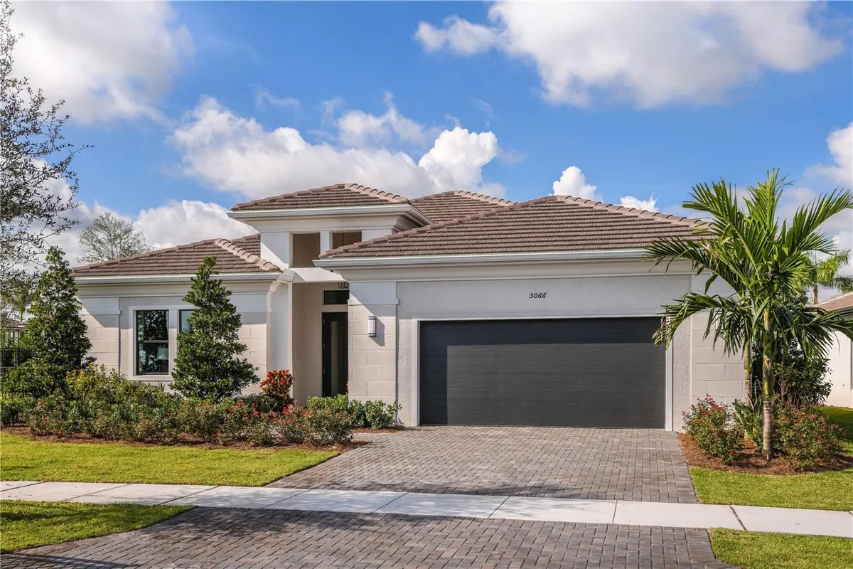 Property Slideshow image 1 of 78 | 18225 cresswind ter, Lakewood Ranch, FL, 34211