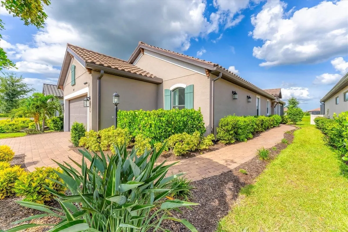 Property Slideshow image 1 of 99 | 3025 veneto ct, Bradenton, FL, 34211