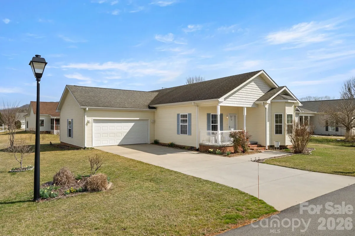 Property Slideshow image 1 of 20 | 403 sassafras dr, Hendersonville, NC, 28739