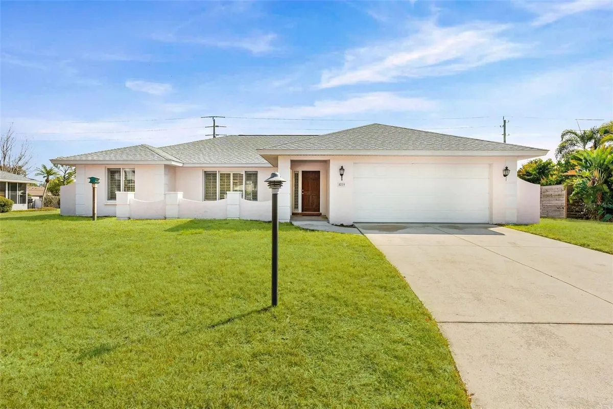 Property Slideshow image 1 of 44 | 8219 timber lake ln, Sarasota, FL, 34243