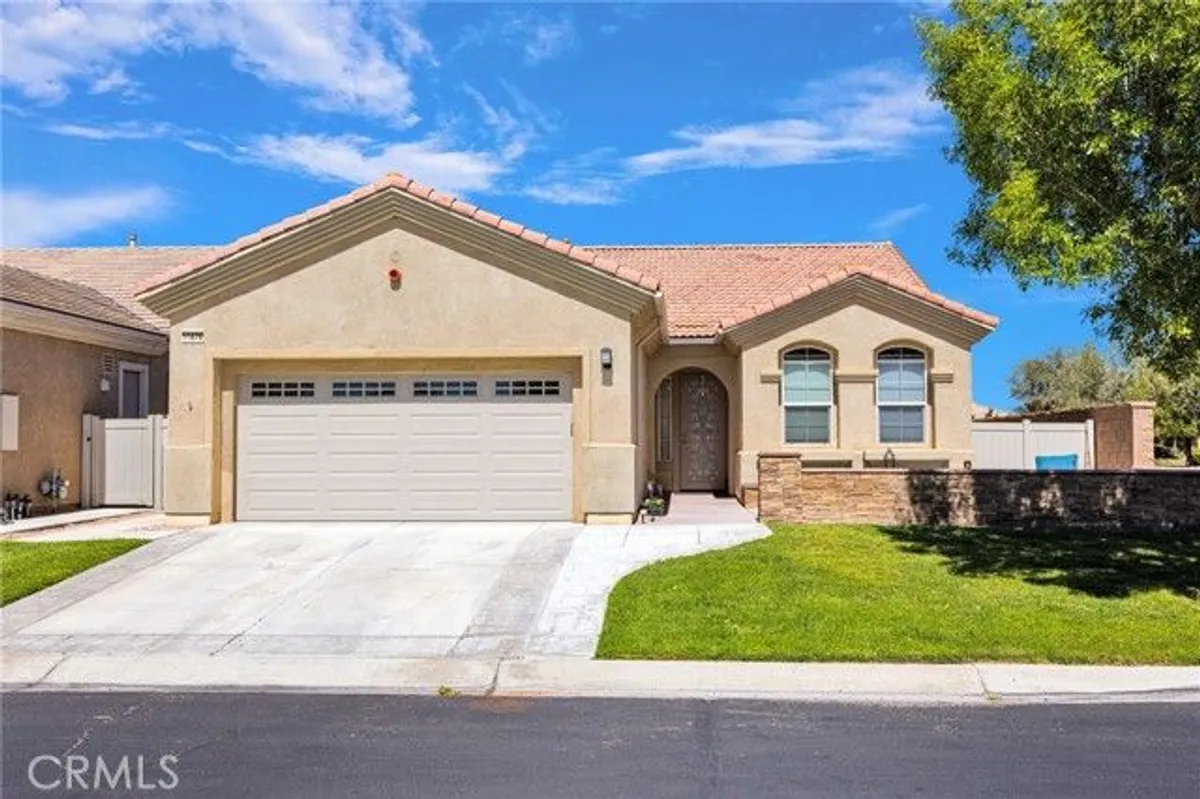 Property Slideshow image 1 of 37 | 10676 lanigan rd, Apple Valley, CA, 92308