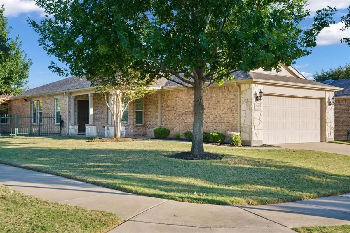 Property Slideshow image 1 of 33 | 7592 wiley ln, Frisco, TX, 75036