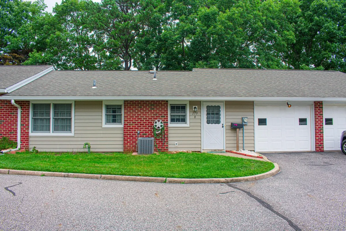 Property Slideshow image 1 of 36 | 179 ventry ct b, Brookhaven, NY, 11961