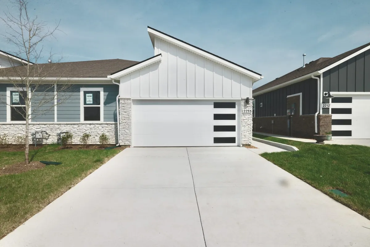 Property Slideshow image 1 of 52 | 2201 holmesburg pvt cir, Gallatin, TN, 37066