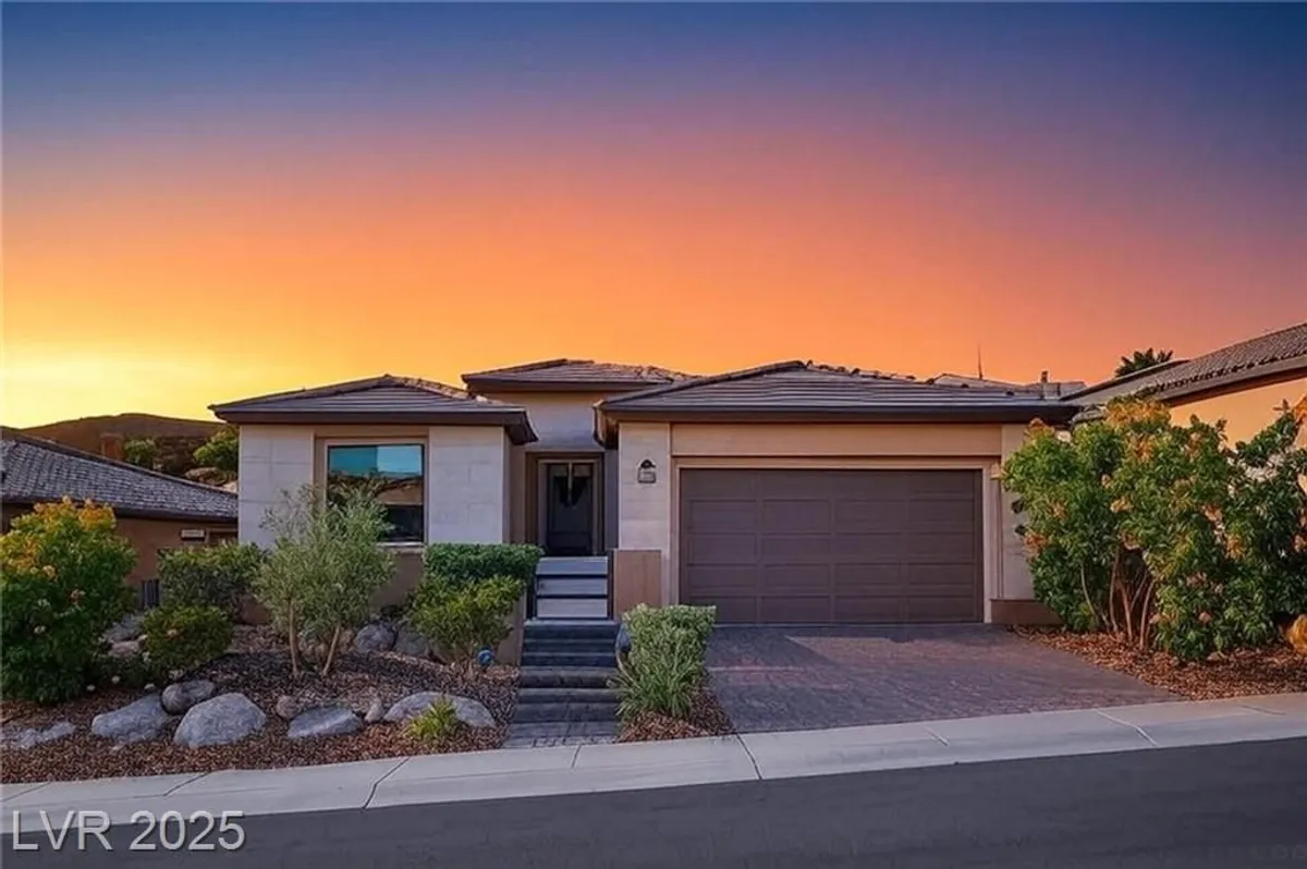 Property Slideshow image 1 of 61 | 35 cliffwater st, Henderson, NV, 89011