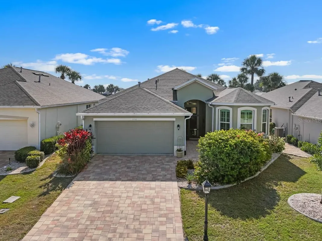 Property Slideshow image 1 of 70 | 1110 jasmine creek ct, Sun City Center, FL, 33573