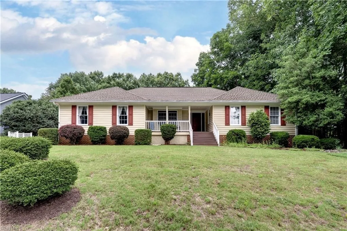 Property Slideshow image 1 of 33 | 129 great gln, Williamsburg, VA, 23188