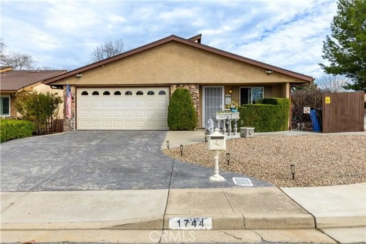 Property Slideshow image 1 of 39 | 1744 ponderosa ln, Paso Robles, CA, 93446