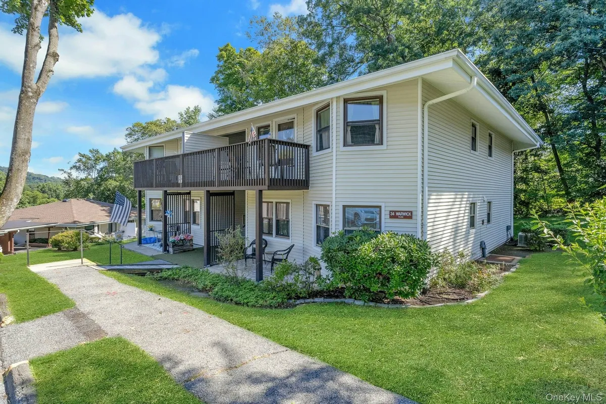 Property Slideshow image 1 of 24 | 34 b warwick pl b, Yorktown, NY, 10598