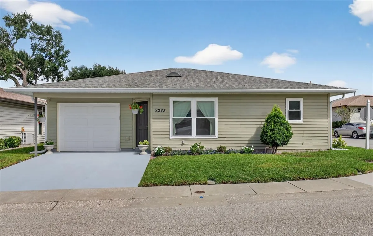 Property Slideshow image 1 of 42 | 2243 sea island cir, Lakeland, FL, 33810