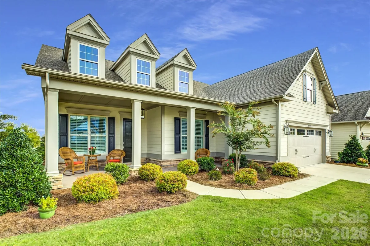Property Slideshow image 1 of 46 | 82228 standing oak dr, Charlotte, NC, 28278