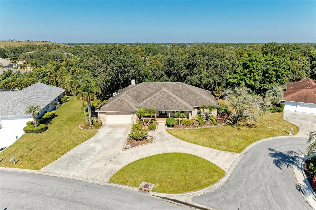 Property Slideshow image 1 of 83 | 5668 country lakes dr, Sarasota, FL, 34243