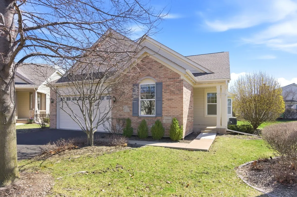 Property Slideshow image 1 of 35 | 1967 holloway ct, Aurora, IL, 60502