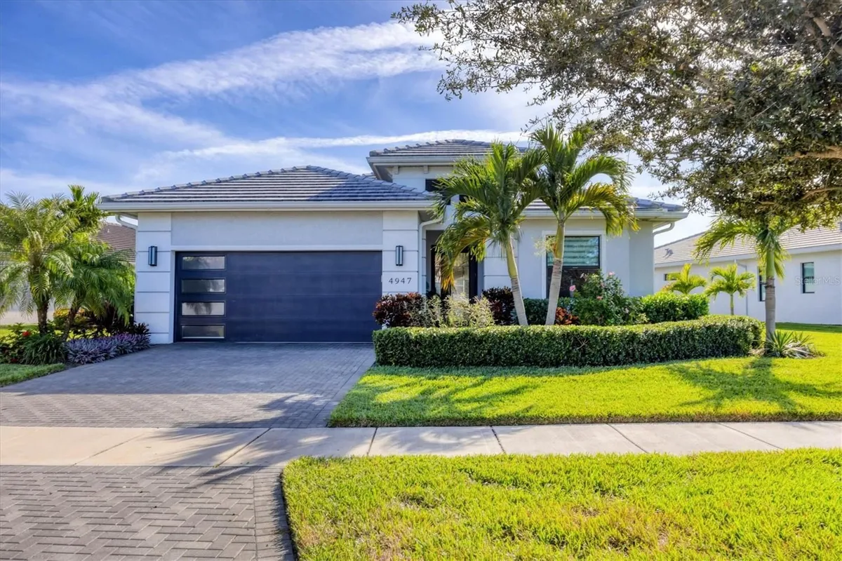 Property Slideshow image 1 of 60 | 4947 surfside cir, Bradenton, FL, 34211