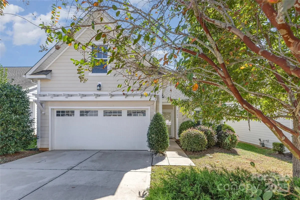 Property Slideshow image 1 of 47 | 24604 blue heron cir, Lancaster, SC, 29720