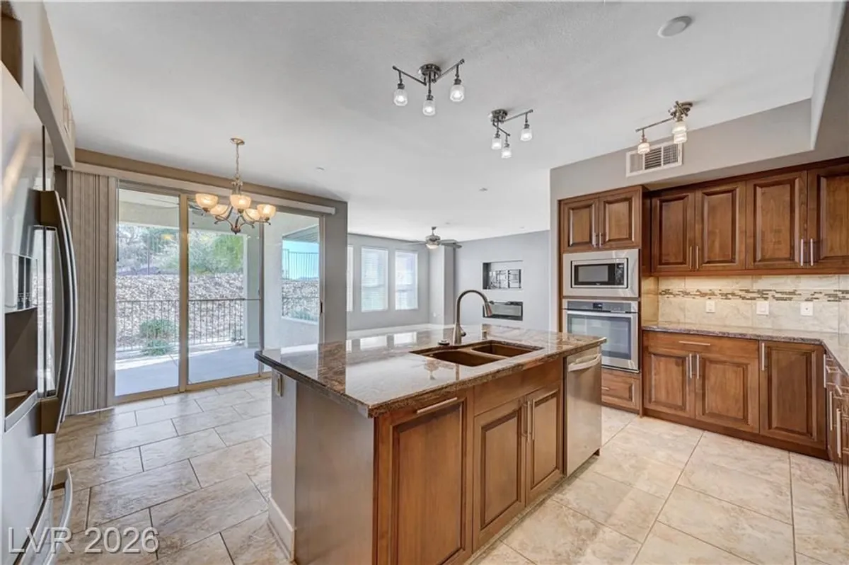 Property Slideshow image 1 of 63 | 2555 hampton rd 6108, Henderson, NV, 89052