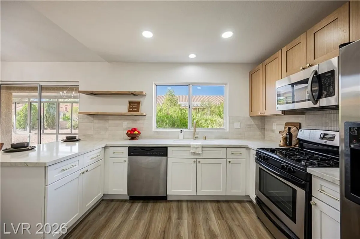 Property Slideshow image 1 of 19 | 9009 signal terrace dr, Las Vegas, NV, 89134