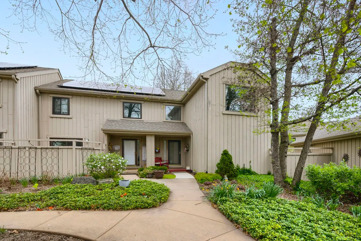 Property Slideshow image 1 of 1 | 561 old barn rd, Lake Barrington, IL, 60010