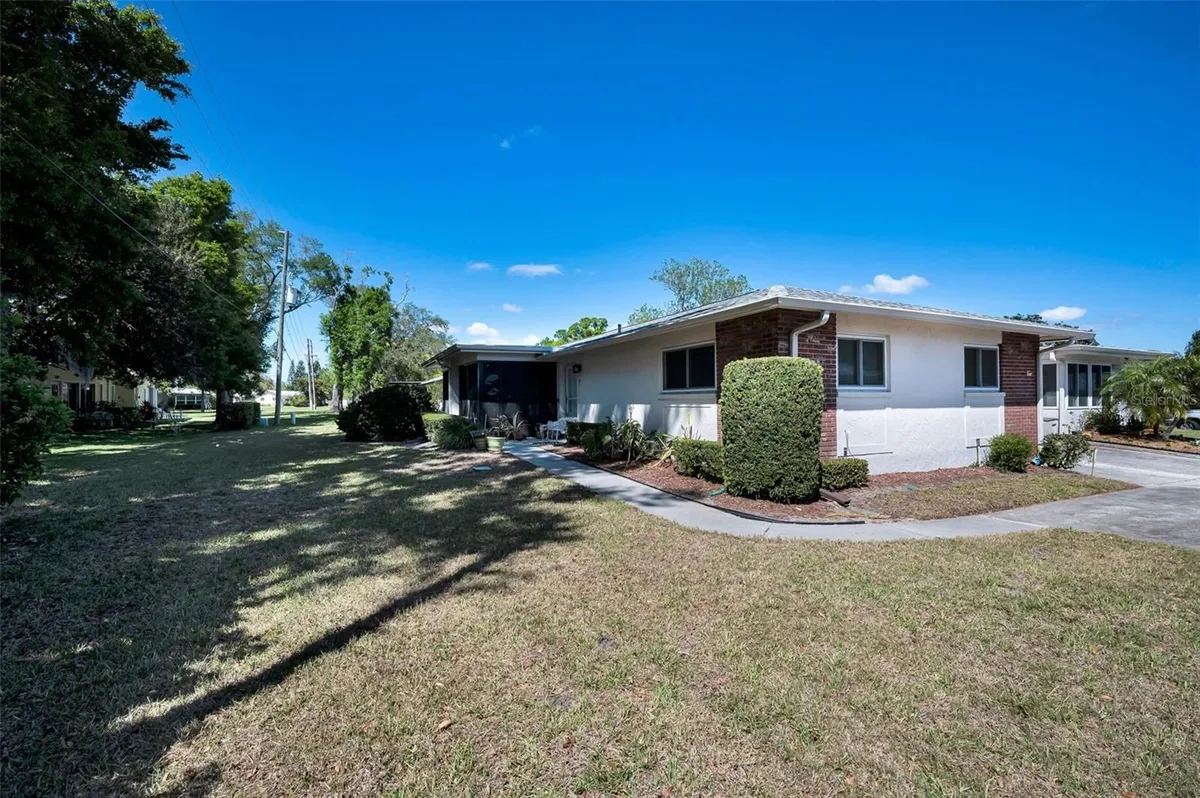 Property Slideshow image 1 of 41 | 1121 queen anne dr c, Palm Harbor, FL, 34684