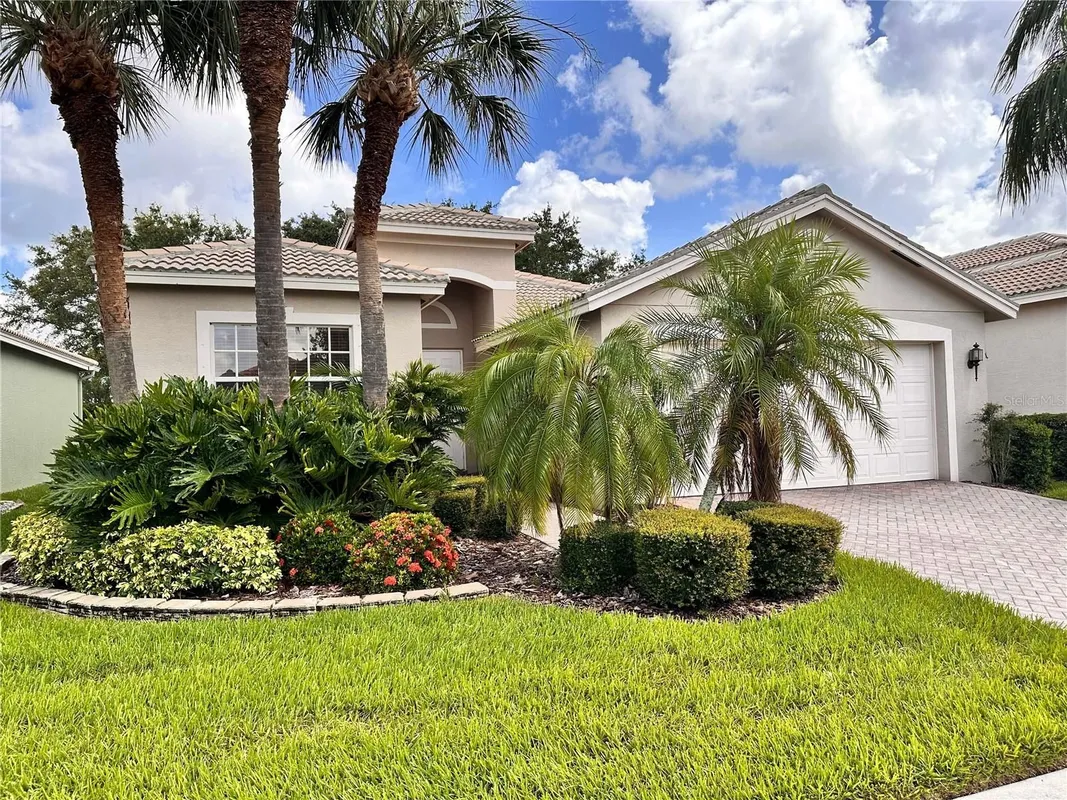 Property Slideshow image 1 of 27 | 4950 sandy brook cir, Wimauma, FL, 33598