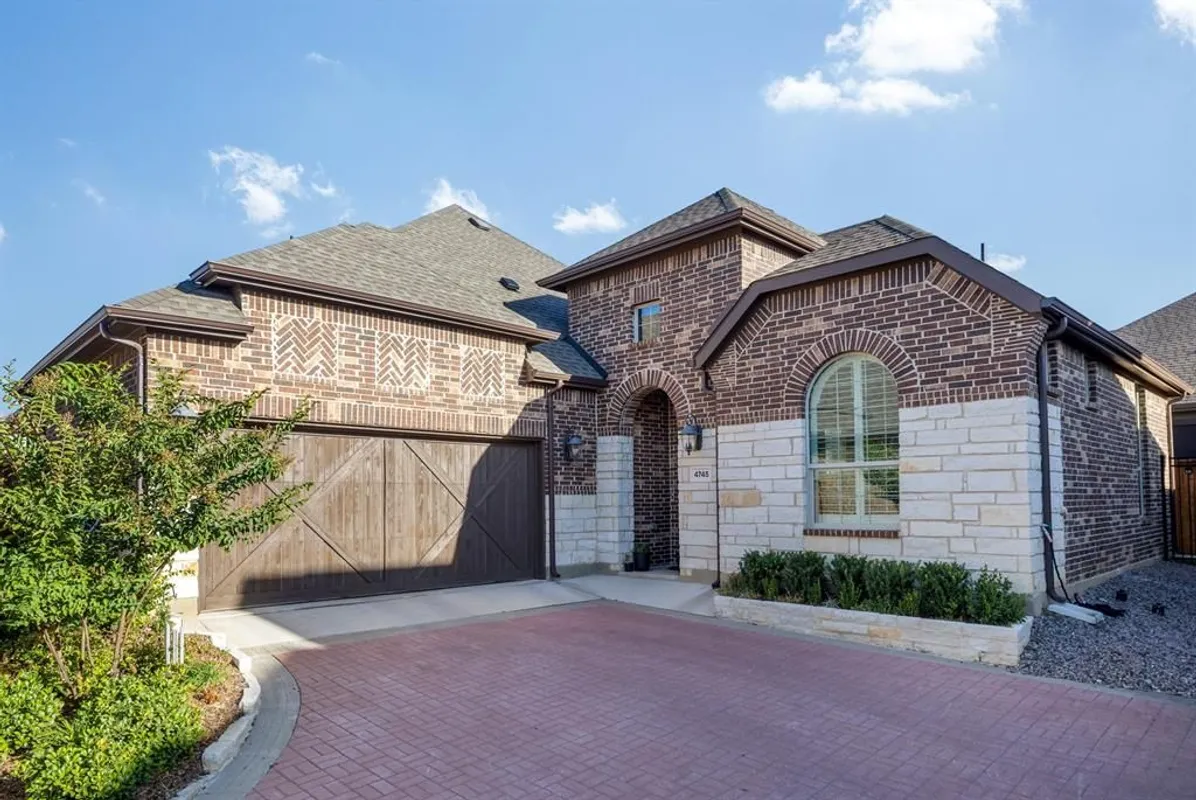 Property Slideshow image 1 of 28 | 4745 kings garden pkwy, Arlington, TX, 76005