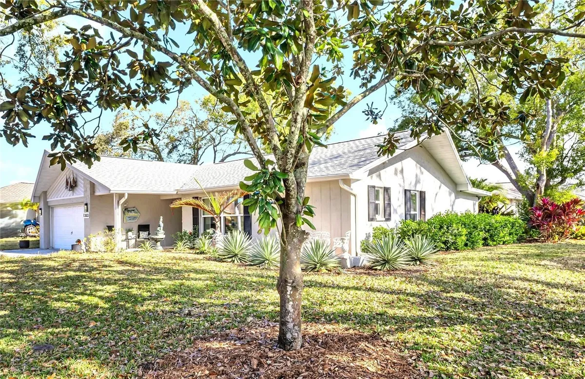 Property Slideshow image 1 of 49 | 1303 glengarry dr, Palm Harbor, FL, 34684