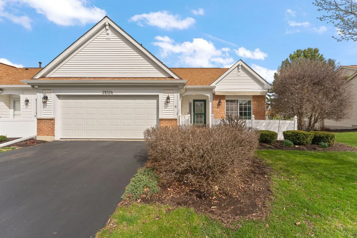 Property Slideshow image 1 of 41 | 21324 w douglas ln none, Plainfield, IL, 60544