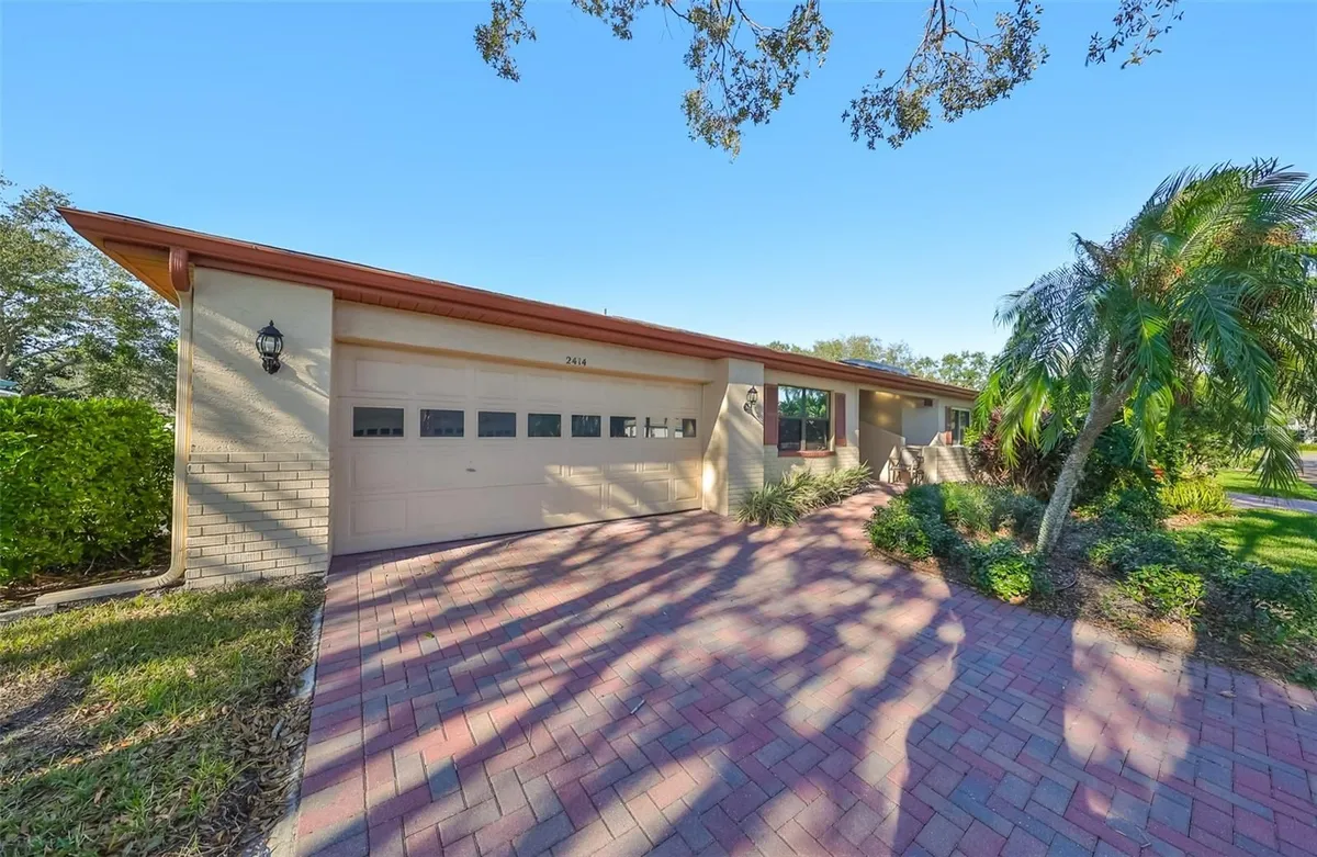 Property Slideshow image 1 of 39 | 2414 locksley st, Sun City Center, FL, 33573