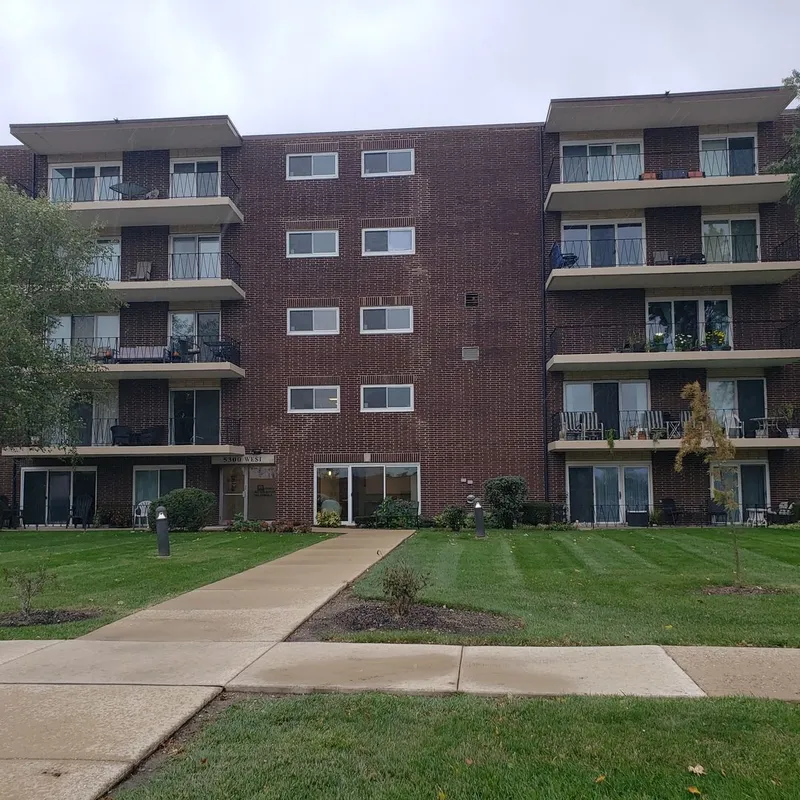 Property Slideshow image 1 of 20 | 5300 walnut ave 12b, Downers Grove, IL, 60515