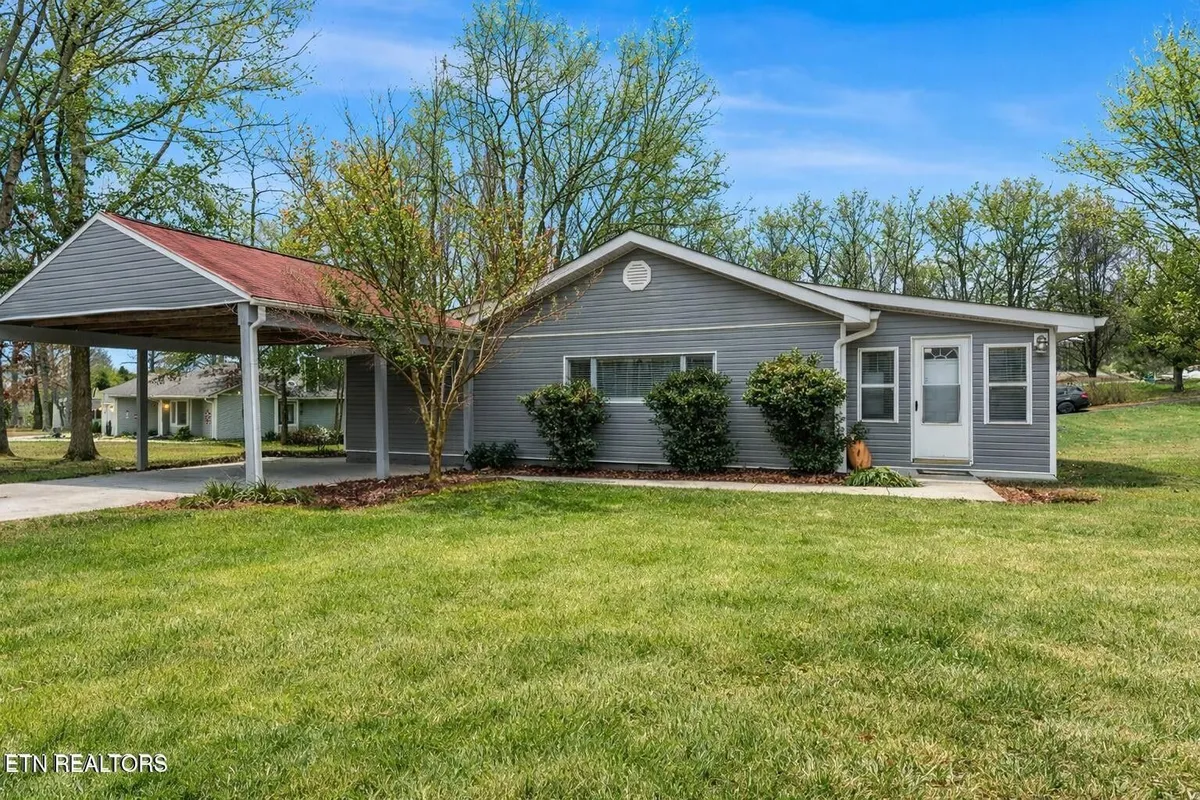 Property Slideshow image 1 of 35 | 352 lakeview dr, Crossville, TN, 38558