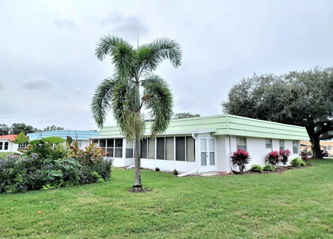 Property Slideshow image 1 of 19 | 1802 bedford ln 1, Sun City Center, FL, 33573