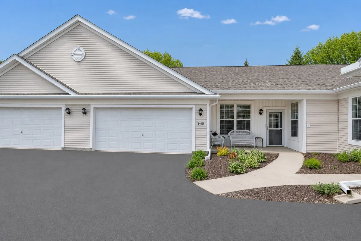 Property Slideshow image 1 of 24 | 14028 palisades ave, Huntley, IL, 60142
