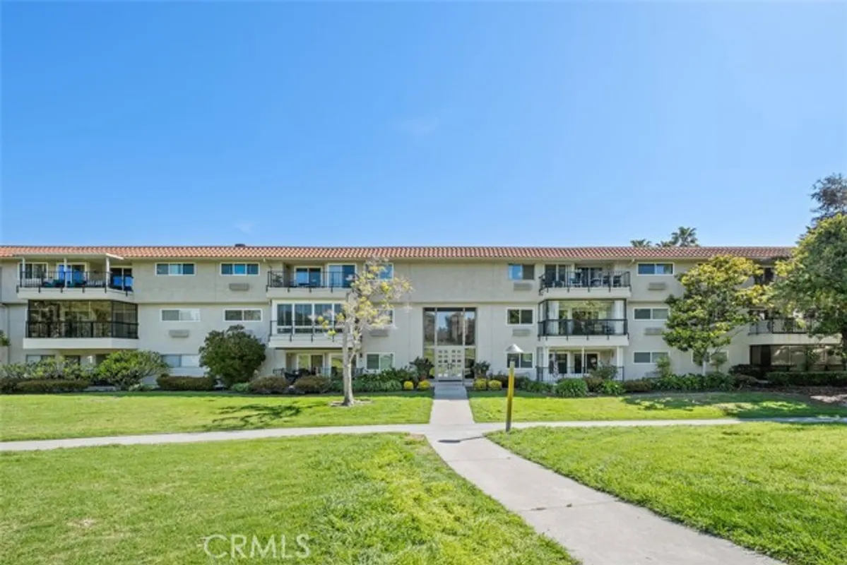 Property Slideshow image 1 of 34 | 2388 via mariposa 3e, Laguna Woods, CA, 92637