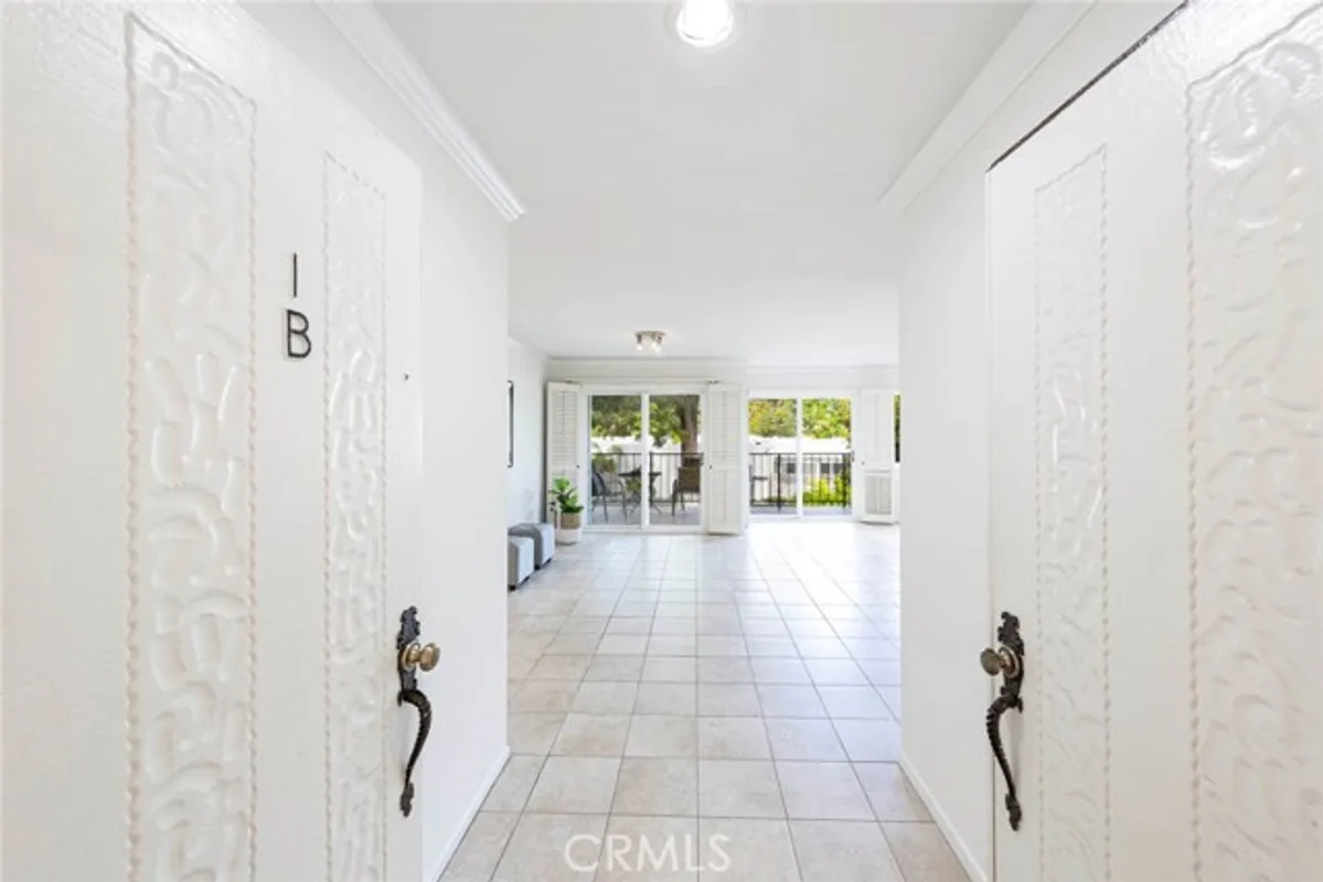Property Slideshow image 1 of 21 | 2370 via mariposa 1b, Laguna Woods, CA, 92637
