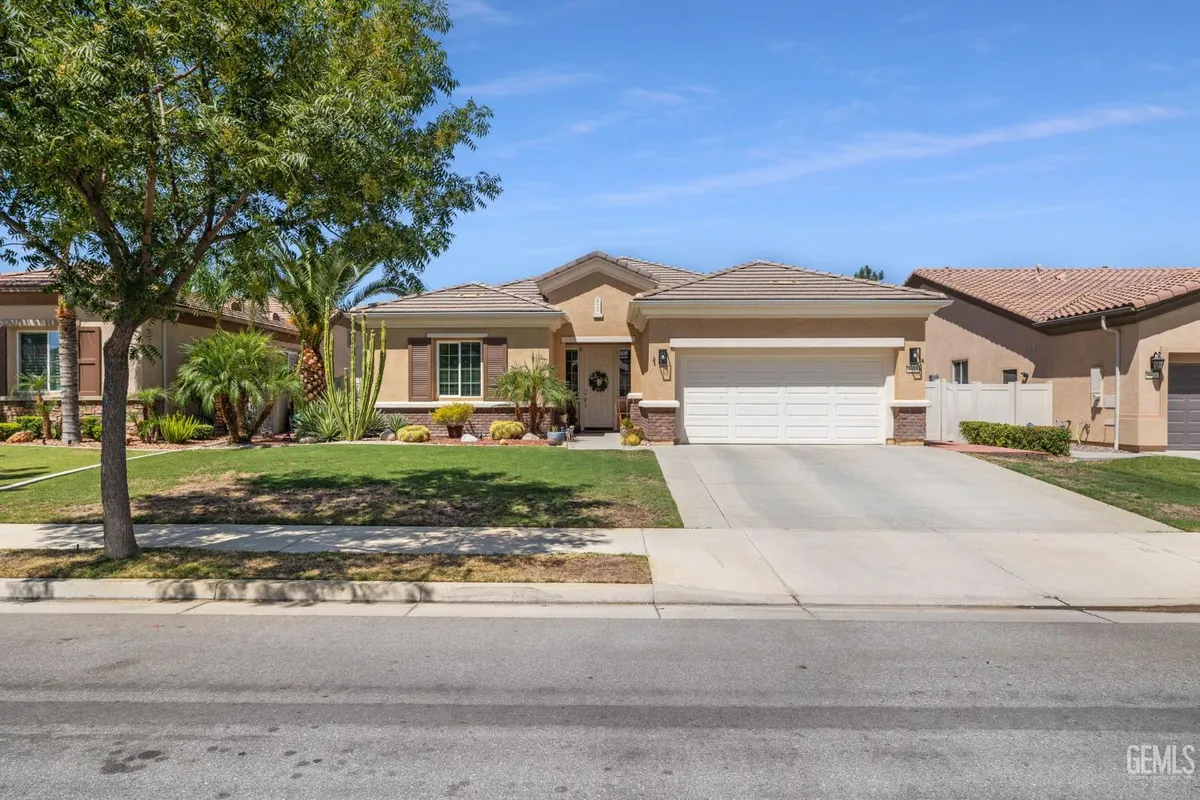Property Slideshow image 1 of 42 | 5900 river birch dr, Bakersfield, CA, 93306