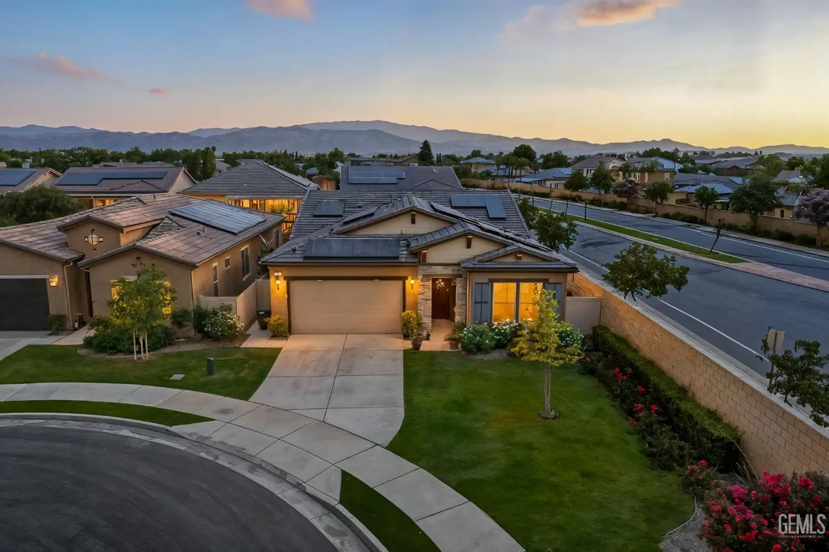 Property Slideshow image 1 of 48 | 5901 orange hill pl, Bakersfield, CA, 93306