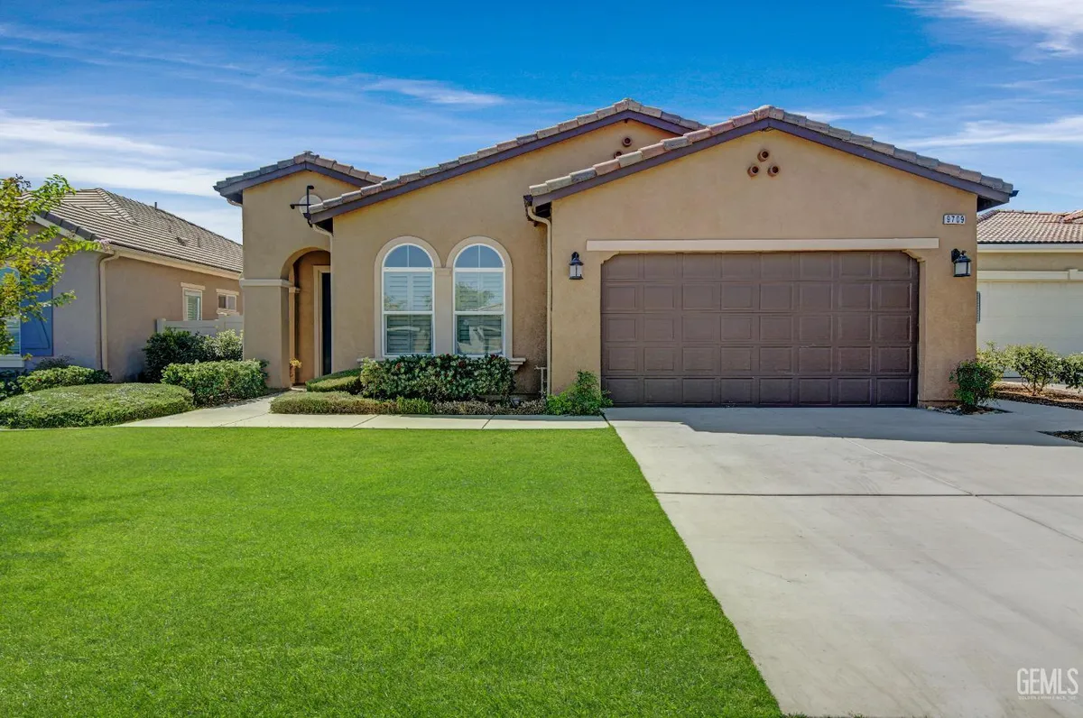 Property Slideshow image 1 of 38 | 9709 richland hills ln, Bakersfield, CA, 93306