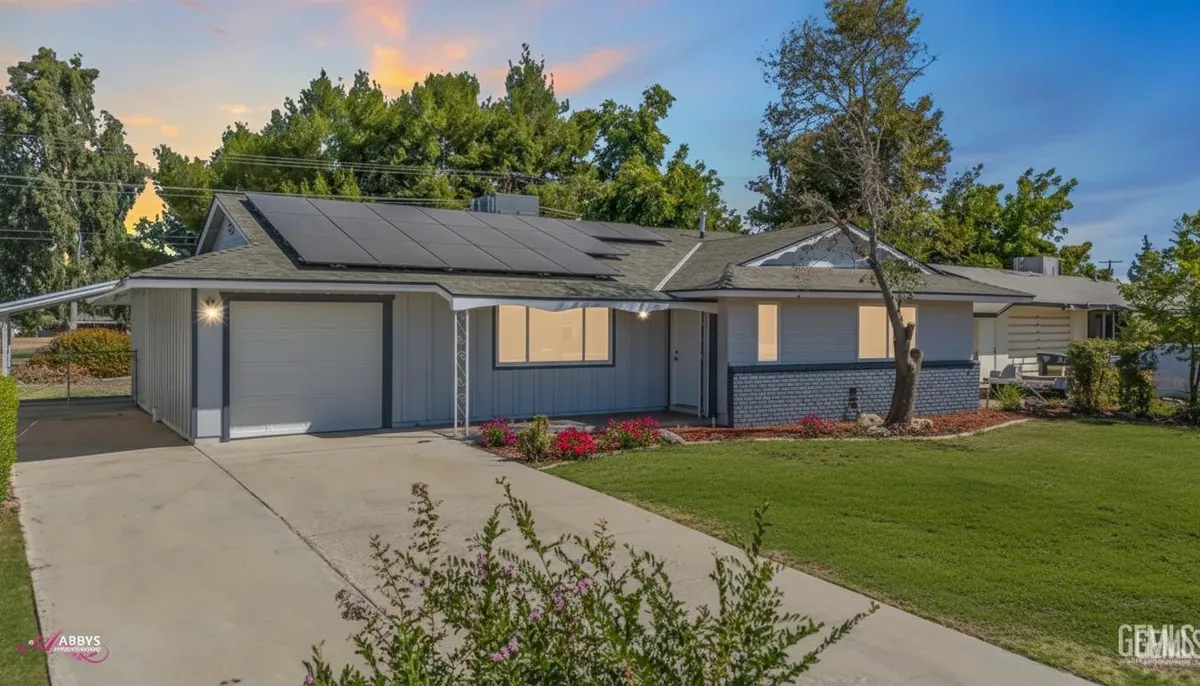 Property Slideshow image 1 of 20 | 6104 bel aire way, Bakersfield, CA, 93309