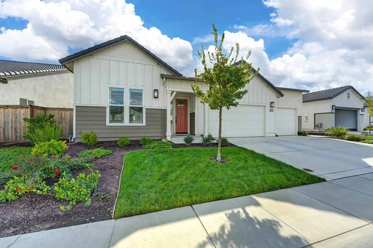 Property Slideshow image 1 of 80 | 8341 evans tree dr, Roseville, CA, 95747