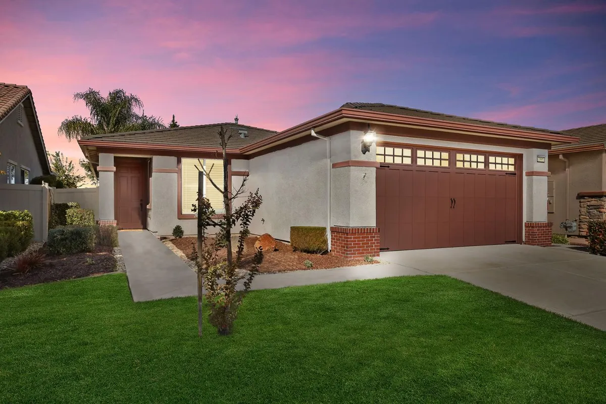 Property Slideshow image 1 of 52 | 1995 shady oak st, Manteca, CA, 95336