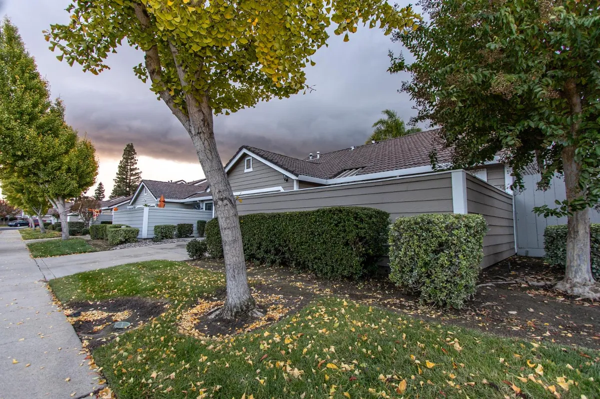 Property Slideshow image 1 of 54 | 2249 camborne dr, Modesto, CA, 95356