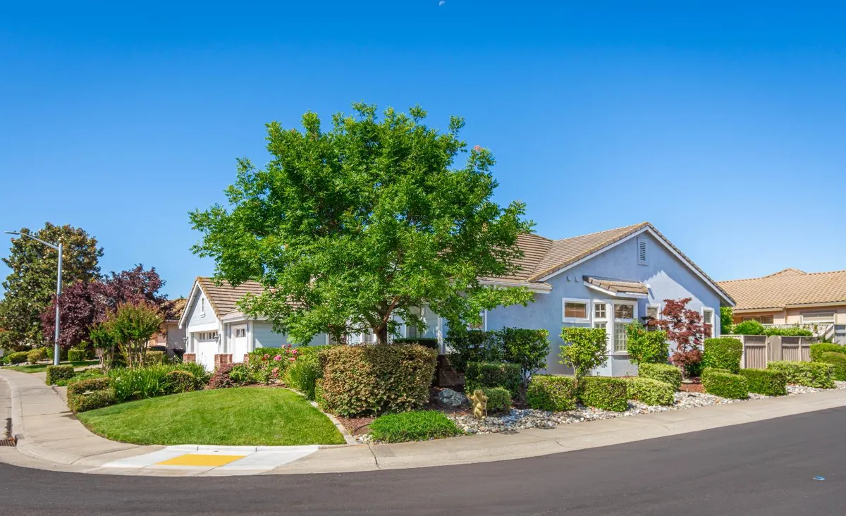 Property Slideshow image 1 of 69 | 300 roundhill ct, Roseville, CA, 95747