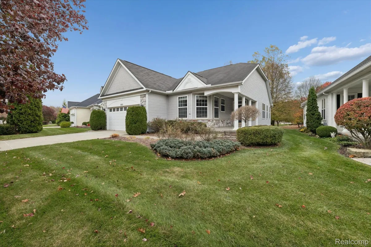 Property Slideshow image 1 of 43 | 4035 hillsdale dr, Auburn Hills, MI, 48326