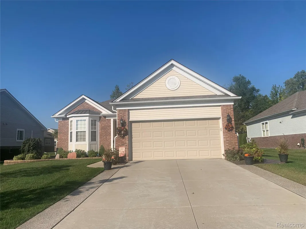 Property Slideshow image 1 of 6 | 26530 higgins way, Flat Rock, MI, 48134