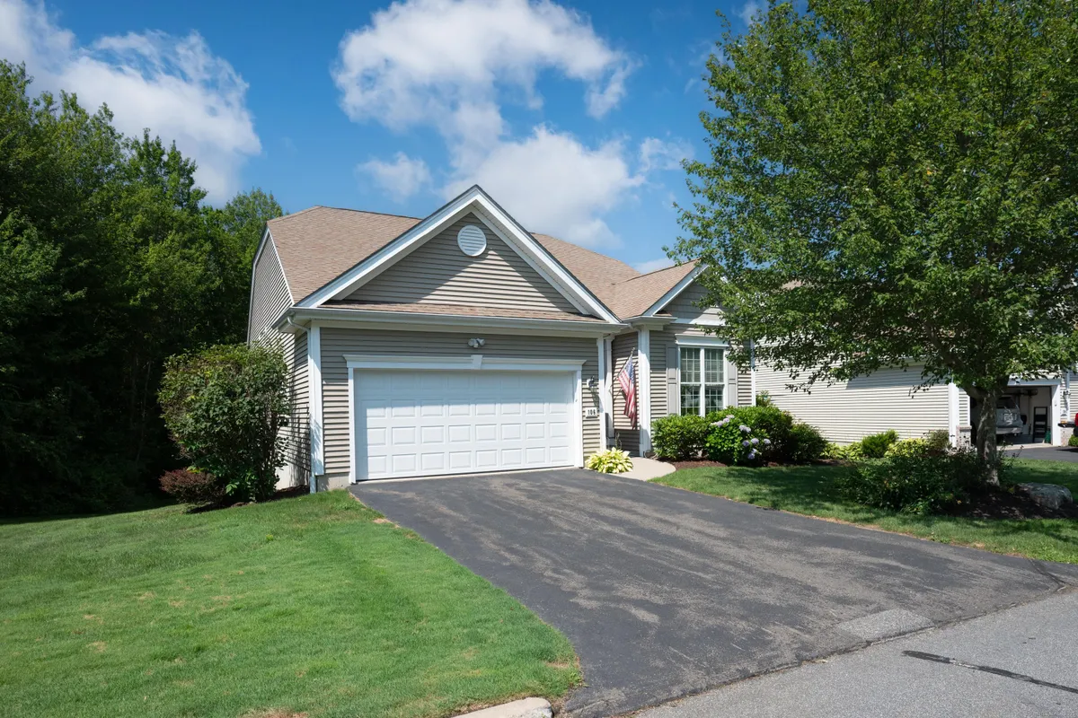 Property Slideshow image 1 of 30 | 106 country club dr # 106, Oxford, CT, 06478