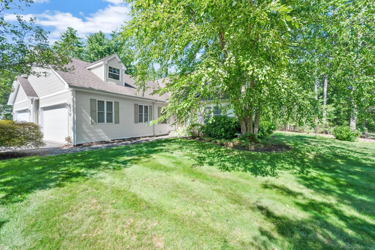 Property Slideshow image 1 of 39 | 17 cherry tree ln # 17, Avon, CT, 06001