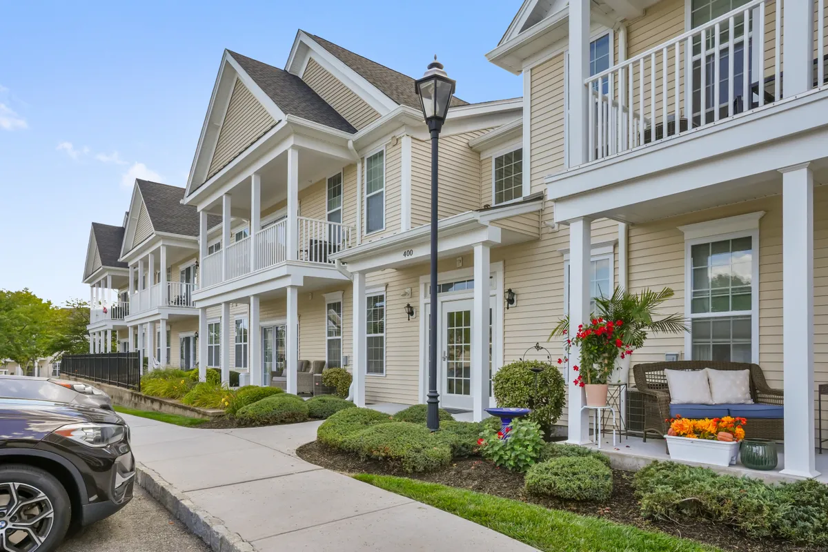 Property Slideshow image 1 of 40 | 416 center meadow ln # 416, Danbury, CT, 06810