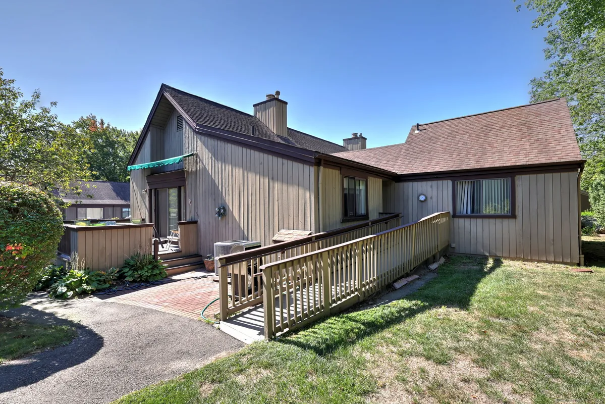 Property Slideshow image 1 of 40 | 736 quinnipiac ln b, Stratford, CT, 06614