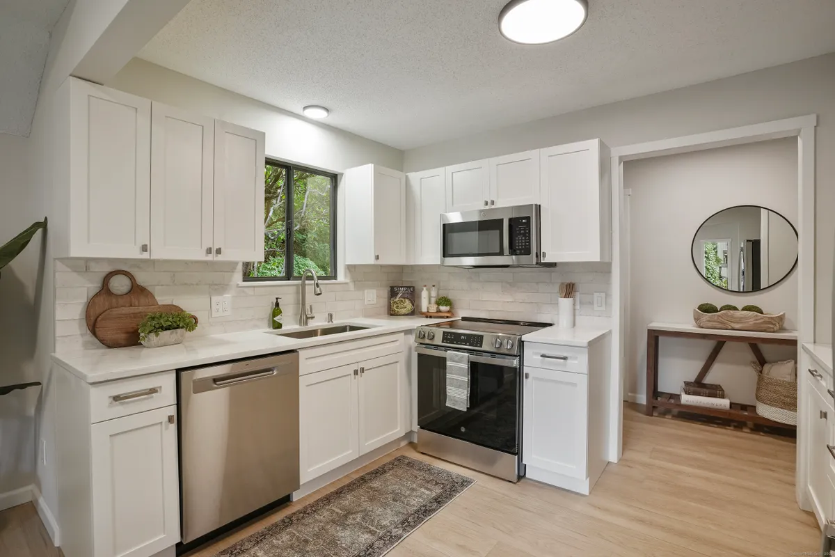 Property Slideshow image 1 of 36 | 1034 heritage vlg b, Southbury, CT, 06488